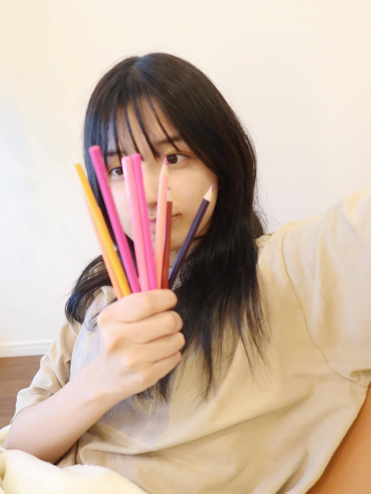 五百城茉央「もも美味しすぎたので描いてみました。もも切るの上手くなったZ」