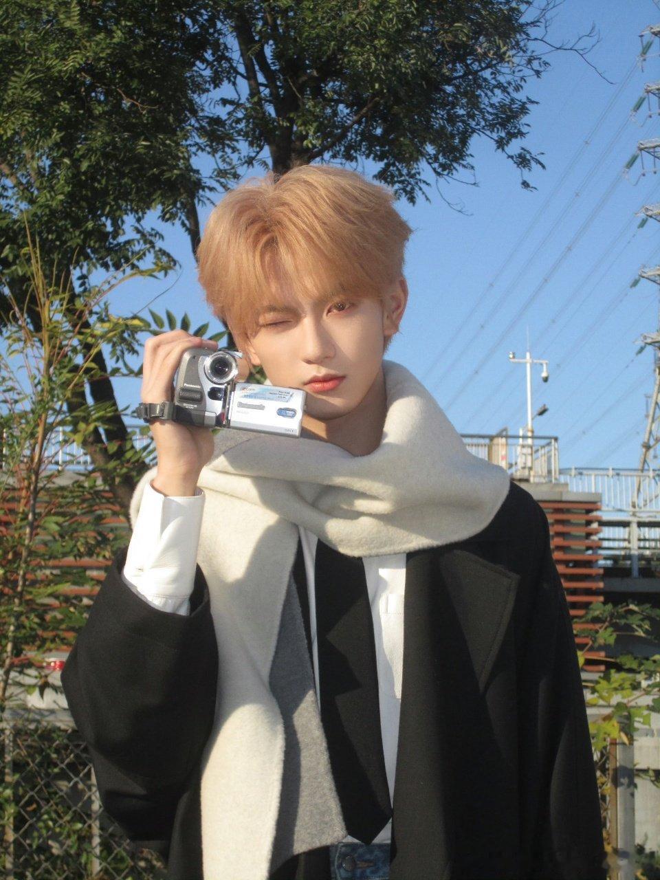 穆祉丞黑色大衣围巾look穆祉丞一点花絮图穆祉丞一点花絮图~​​​