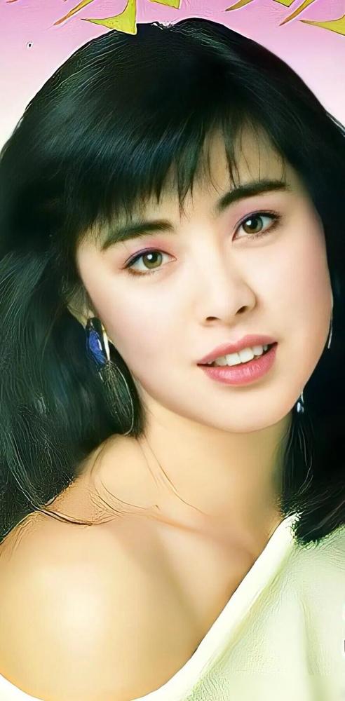 你只知王祖贤美，却不知她曾把对手撞飞！你以为她只是花瓶？她父亲可是中华男篮