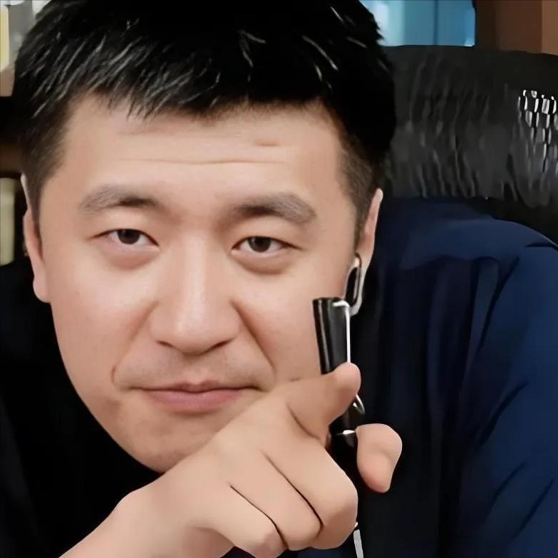 张雪峰老师说“若有战，必捐款”这句话表达了他心中的爱国情怀想和祖国一起度过难