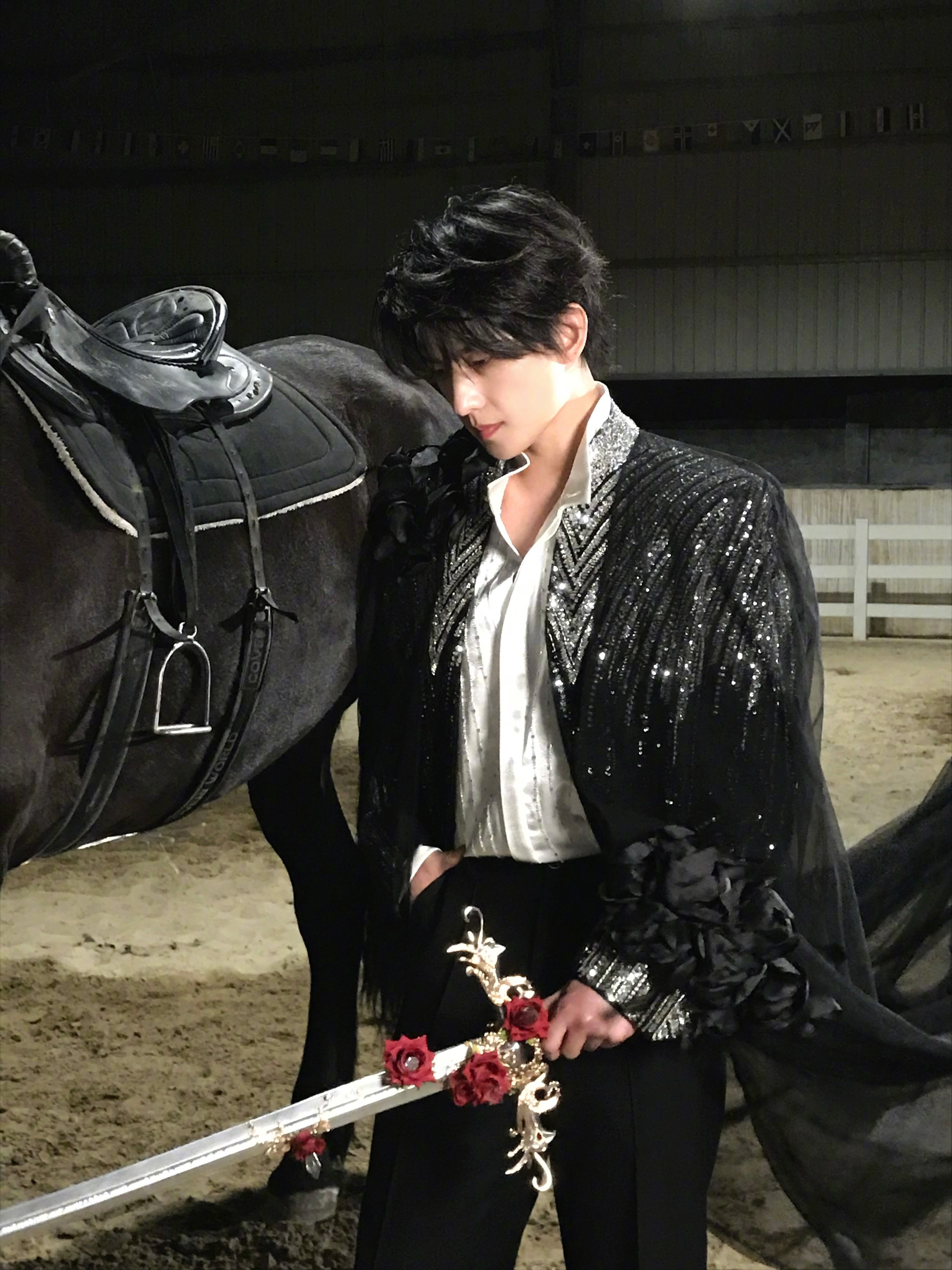 杨洋新造型帅的太客观了杨洋每天都有好状态杨洋新物料帅到我斯哈斯哈🥹怼脸拍都无死