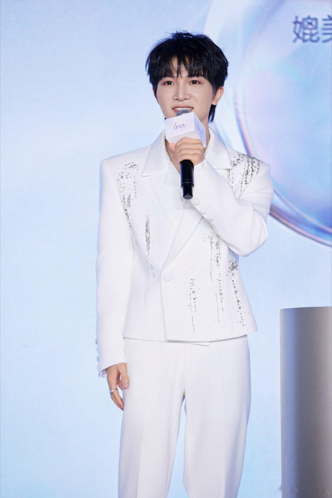 #周深#zs#周深长沙演唱会预售#zs#周深秋晚探班清唱两首#zs#周深音乐节歌单没有一首不合唱#三