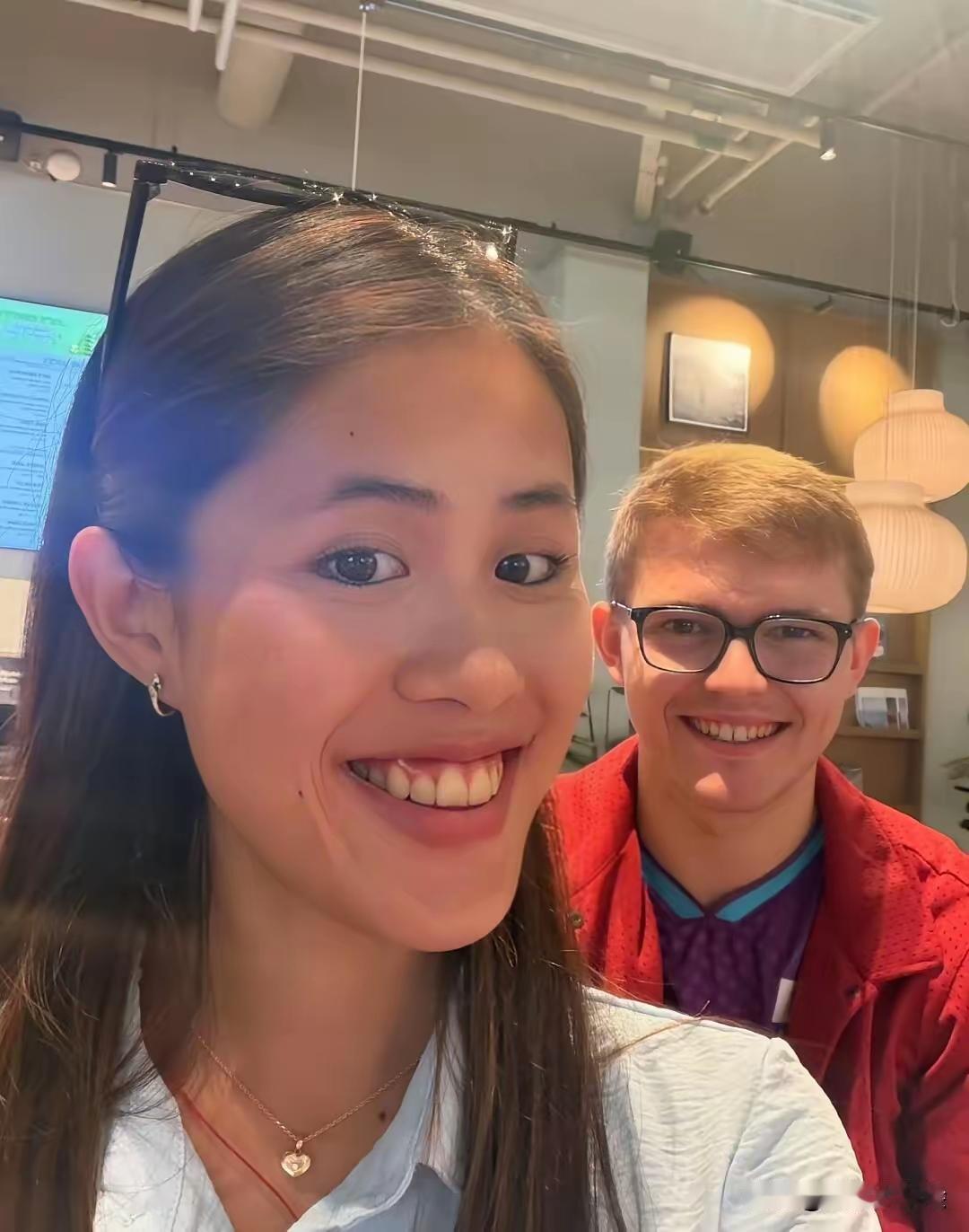 wtt瑞典大满贯，男单战胜林诗栋后，艾利克斯勒布伦的女友王嬿菱更新了社媒，除了晒