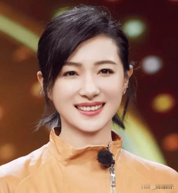 《万茜高中校服照疯传：当