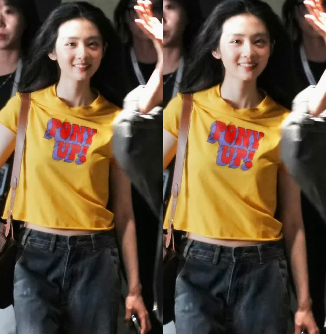 孙莉女儿多多真的好美和她妈妈孙莉年轻时候好像现在多多也准备进入演艺圈了