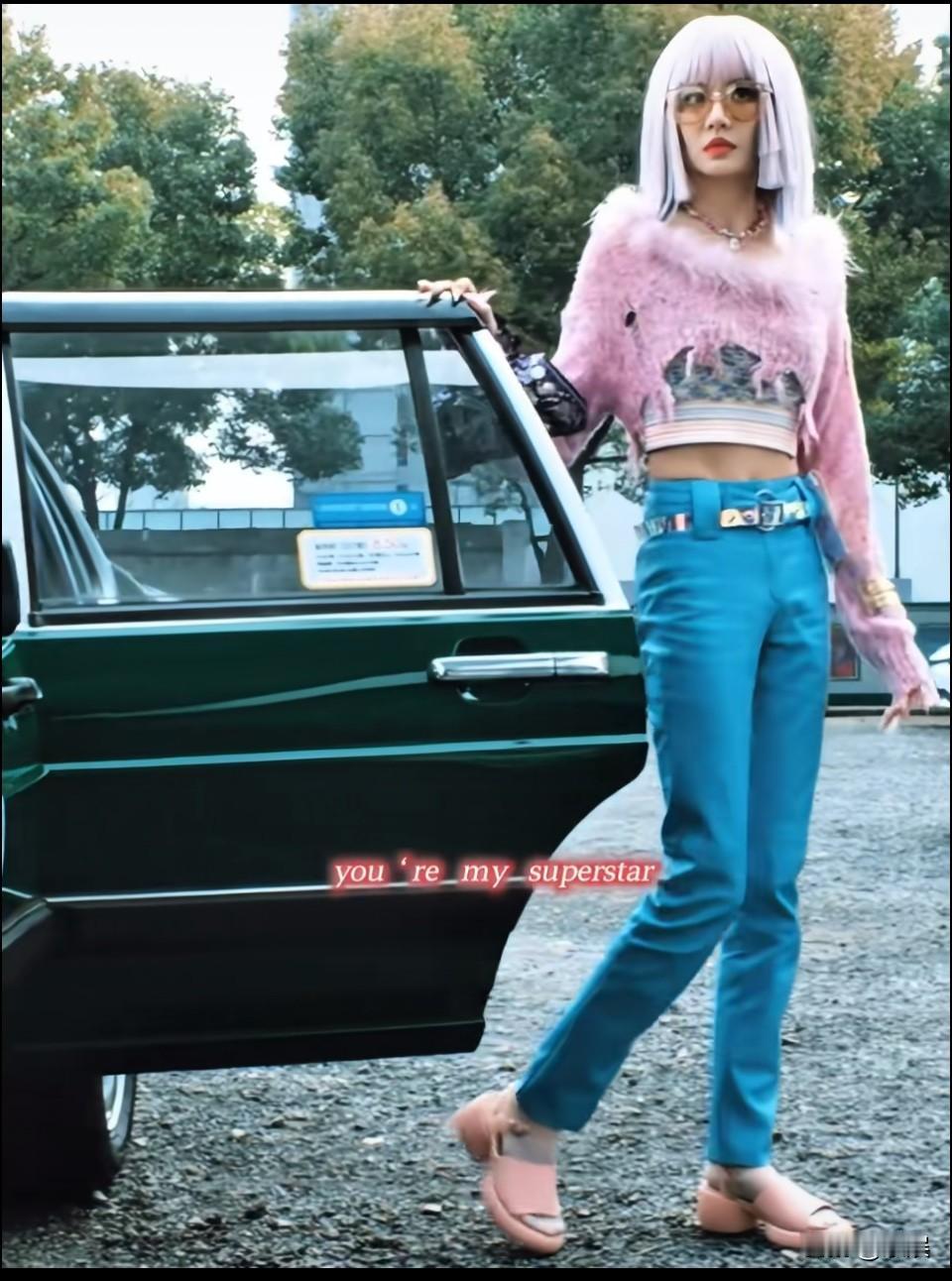 地枭也喜欢哥特风吗？！[笑着哭]好有千玺年之后的那种活力感，枭蜜好会穿好有活枭感