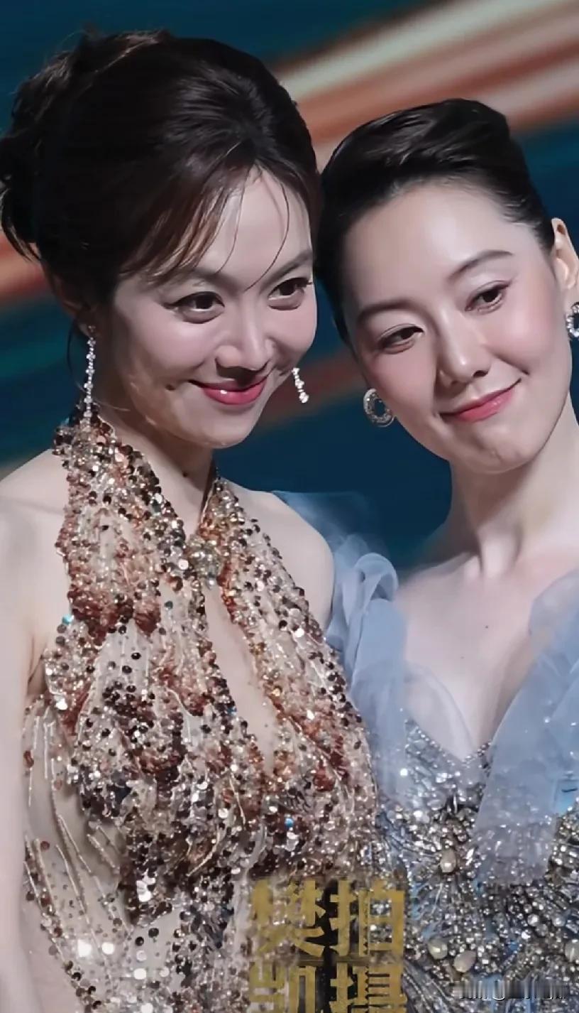 我总觉得姜妍和王冠长得像亲姐妹，五官，颜值，皮肤，两人看上去有八成相似，而且俩人