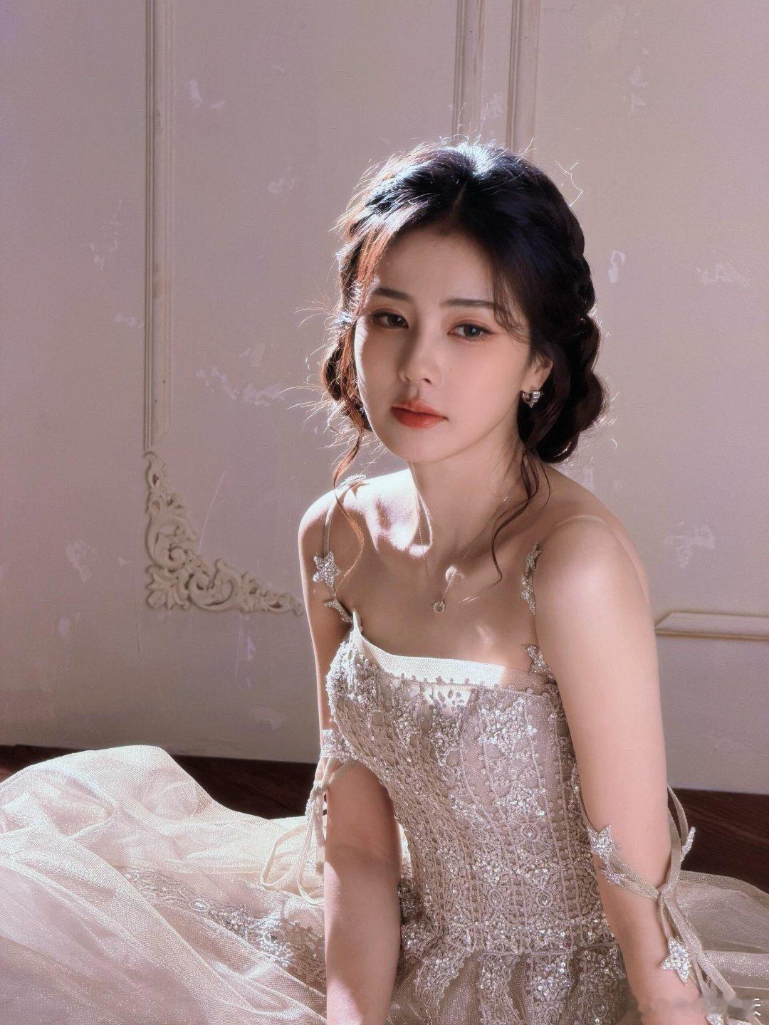 早期白鹿VS现在的白鹿你们觉得她早期好看还是现在好看？
