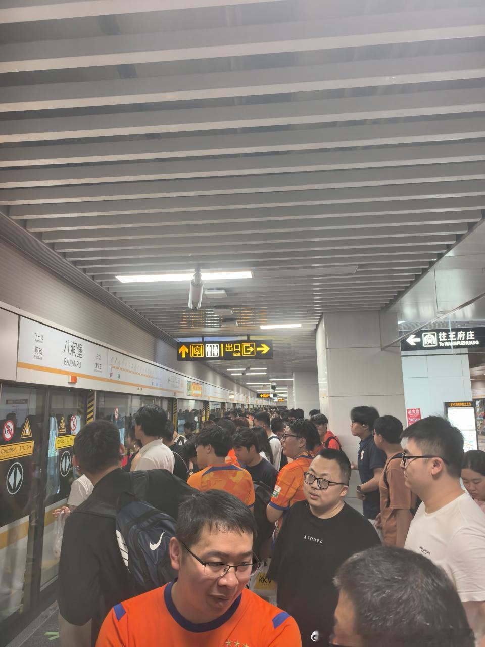 济南地铁网友：2026年5月16日（周六）22点20分，济南地铁2号线，八涧堡
