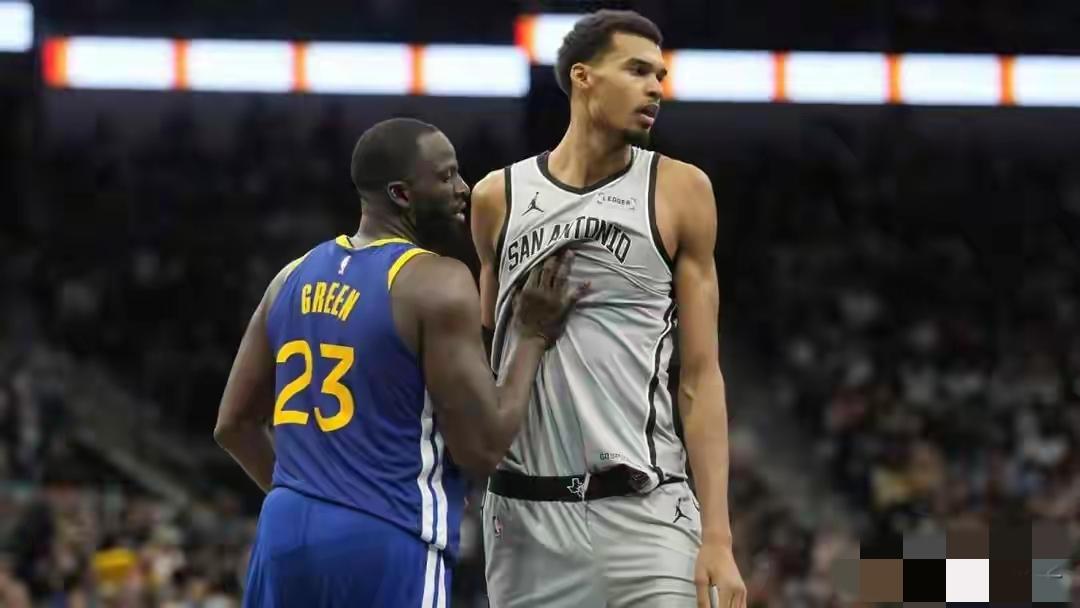 勇士又把文班亚马“废了”，这下马刺百分百跌出季后赛资格区……！马刺与勇士最近