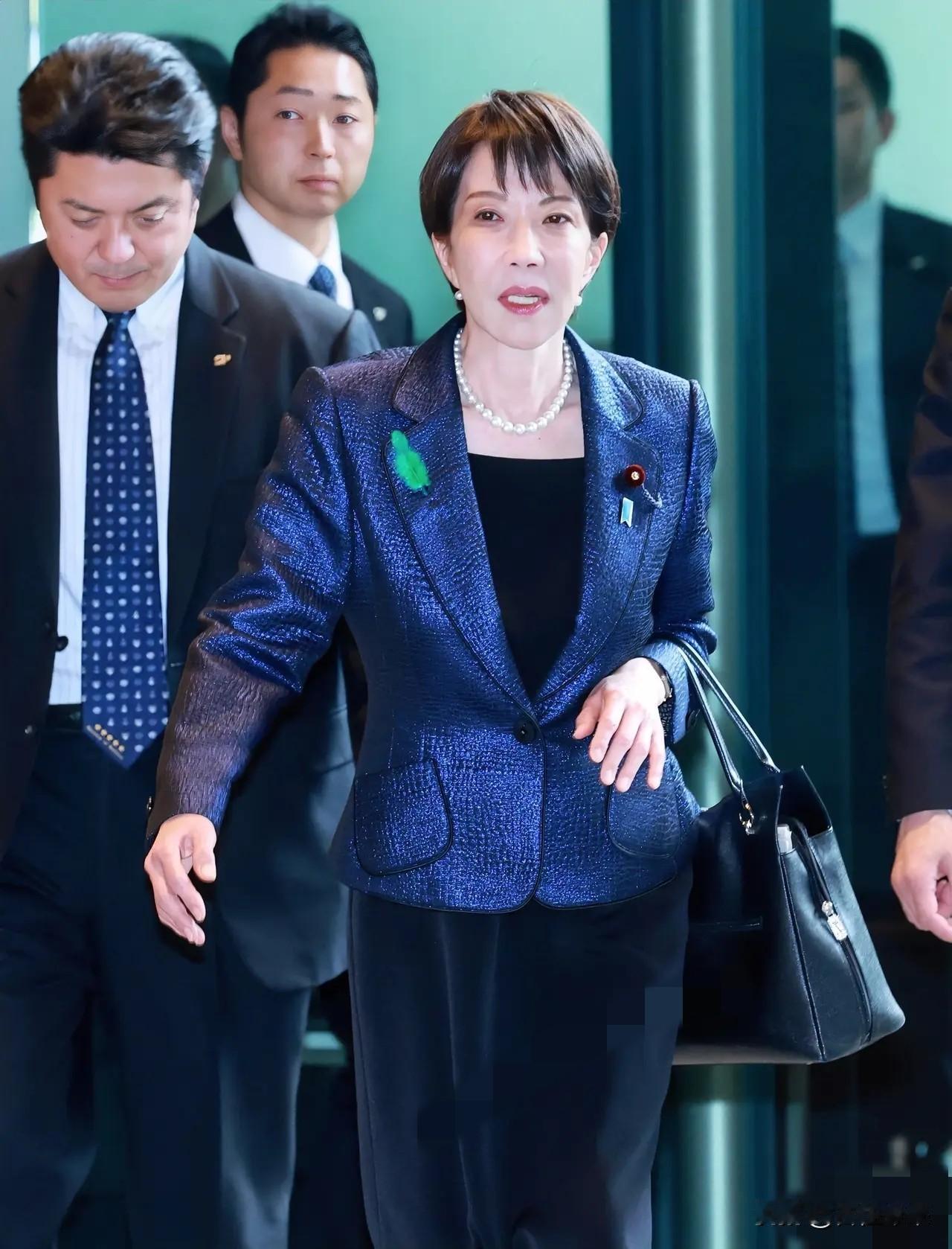 降级送行，日本寒心当地时间5月5日，日本首相高市早苗离开了澳大利亚。令她
