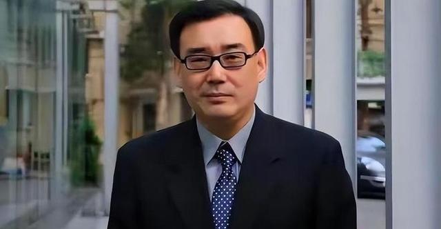 曾任职于中国外交部门的杨军，竟然是秘密潜伏了30年的间谍！公开资料里的杨军，对外