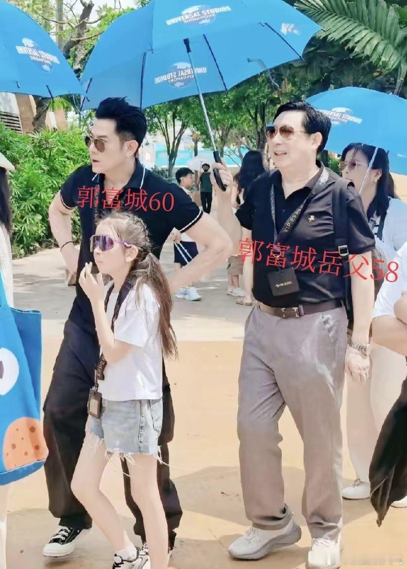 果然，法拉利老了还是法拉利！60岁的郭富城，最近又刷屏了。因为一组路人拍的新加坡