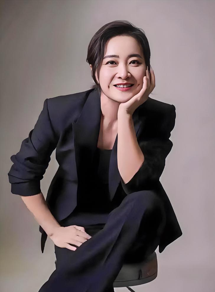 我考虑过贾玲是为了流量，也考虑过她是为了新电影的宣传，但是万万没想到，她的一