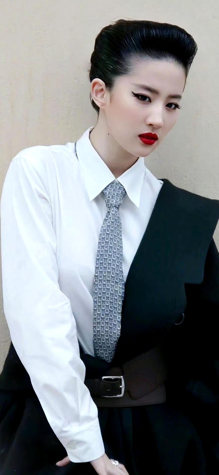 刘亦菲是好多人的白月光，身材和盛颜只是她的天赋。