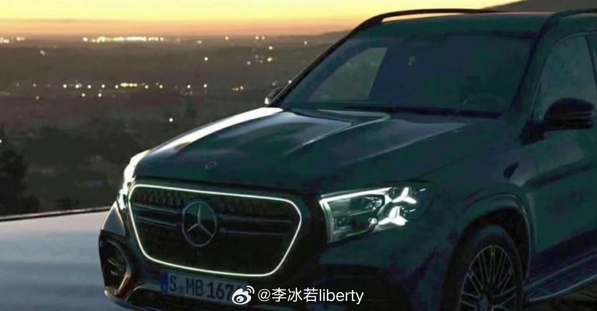 新款奔驰GLS了解一下原图+AI优化大家觉得气场如何？点亮中网大灯内部三叉星中网
