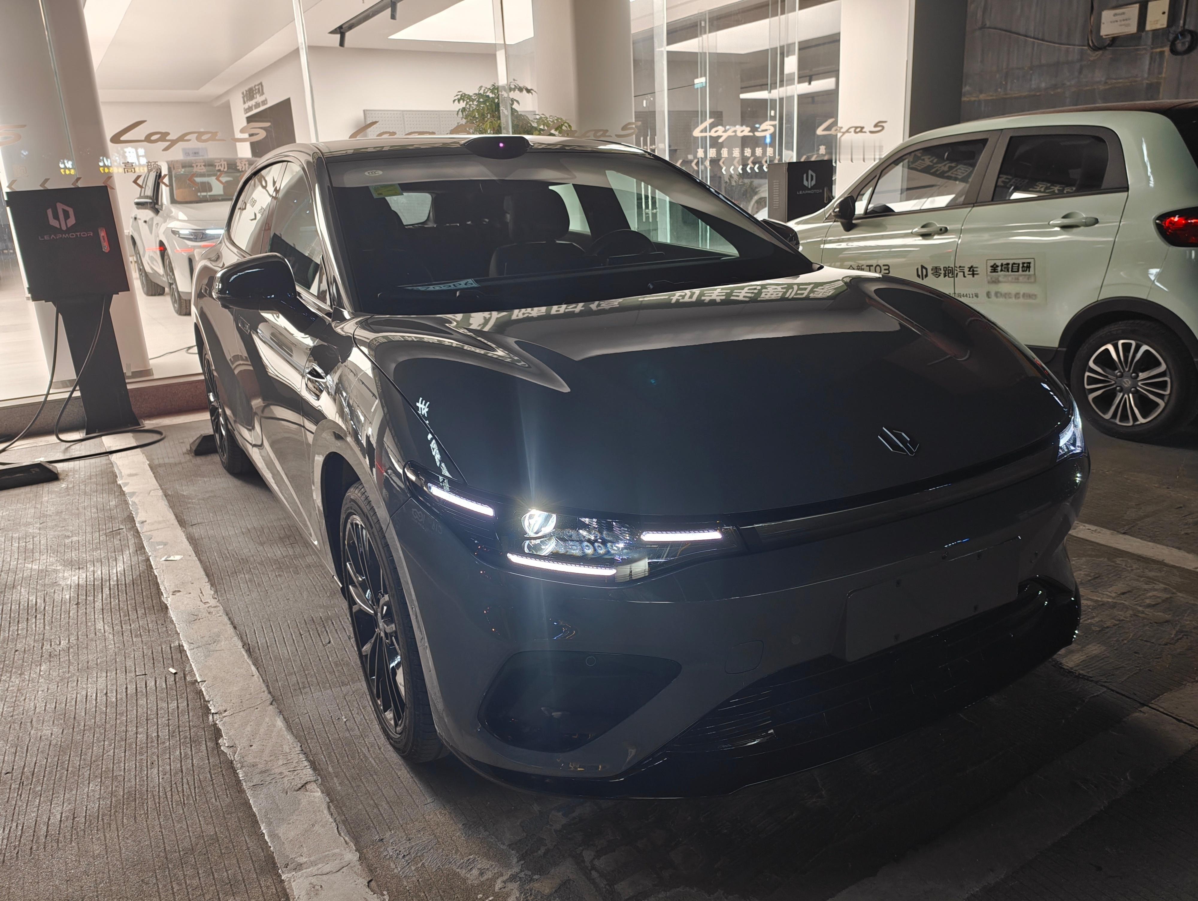 零跑lafa5已经试驾过了，底盘很好已经是这个级别主流合资车（比如高尔夫）的水