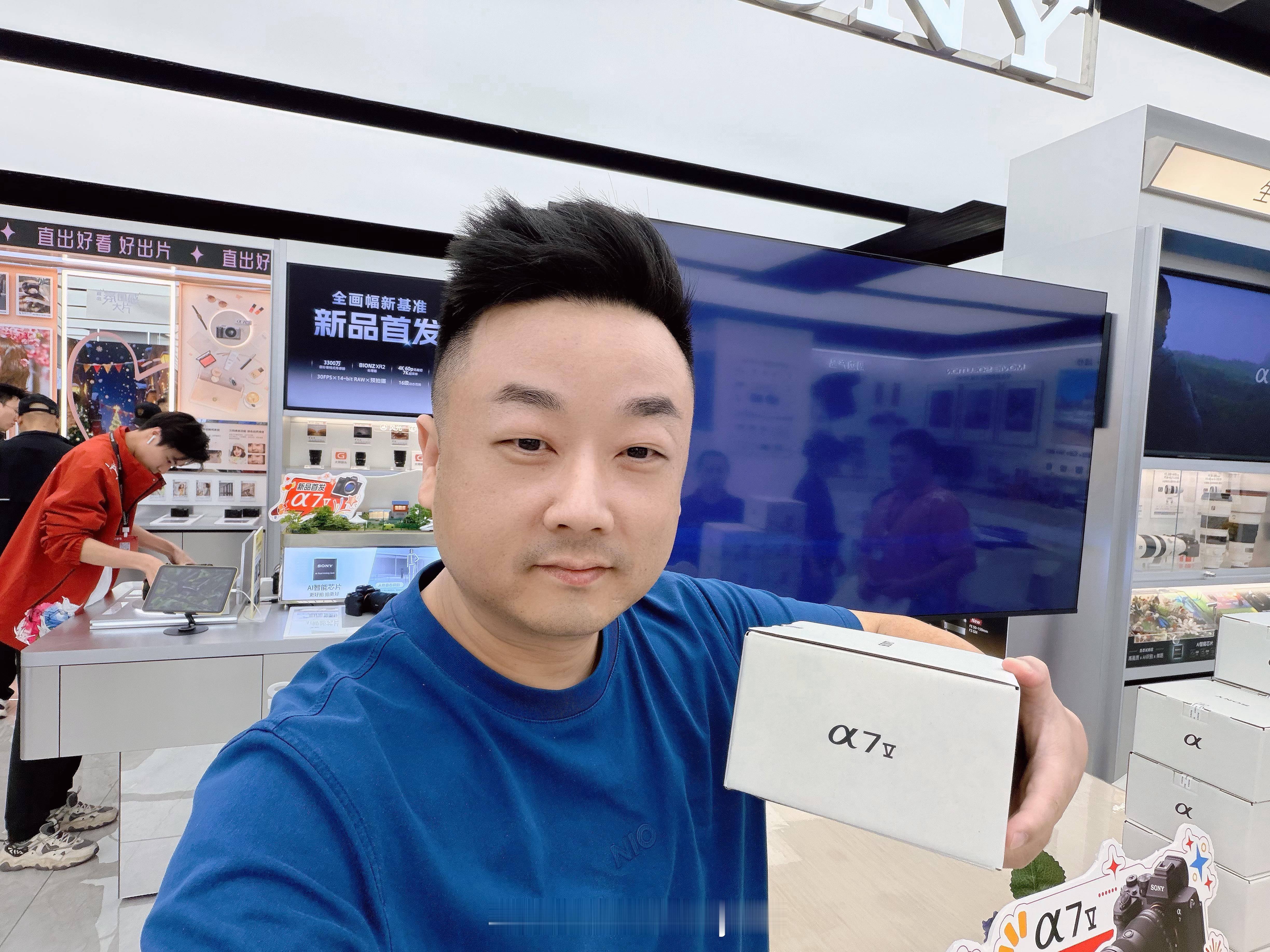 索尼A7M5,也算是深圳首提了？这机子以后就陪我干活儿了，非常符合我的胃口深圳