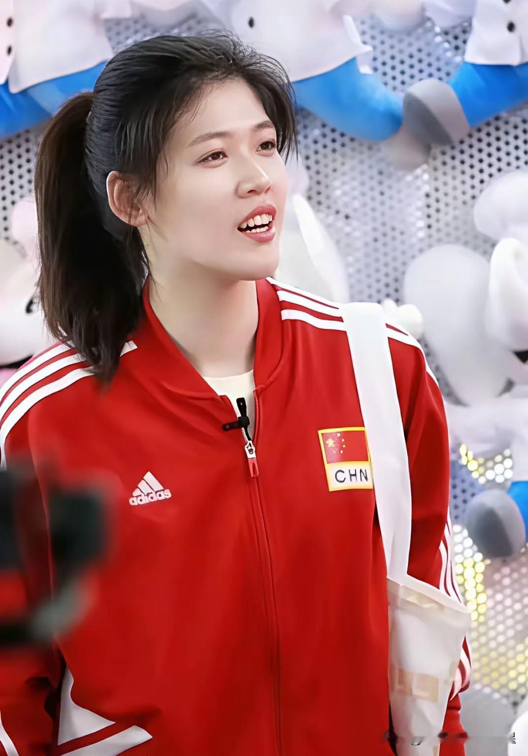 李盈莹真要出国打球了？意甲豪门这波操作，让球迷们炸锅了！最近大伙儿都在猜：咱