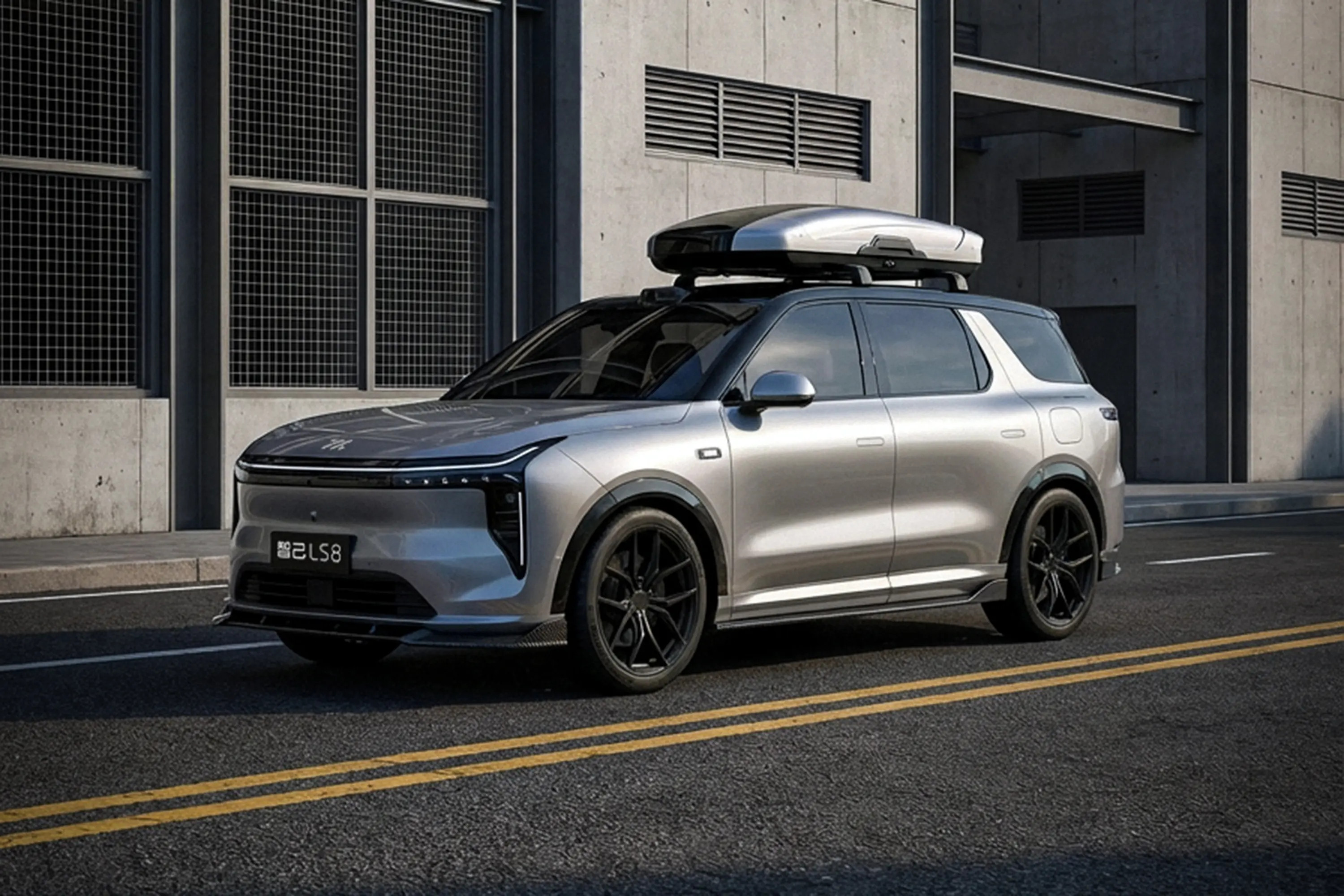 智己LS8这台即将开启预售的科技旗舰SUV，有两个核心亮点，我认为是完全踩中了家