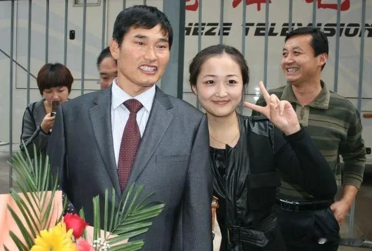 朱之文回应儿子儿媳生活传闻，正面回应每月给儿媳2万生活费的事。他坦言，自己也不望