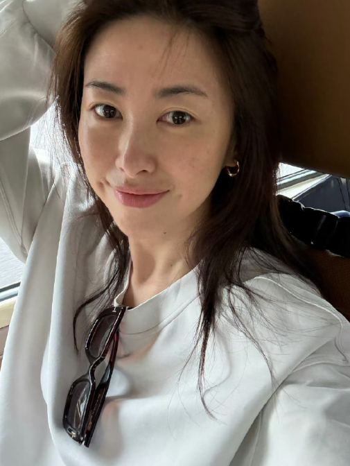 朱珠连续带妆四个月，这对皮肤可是极大的考验