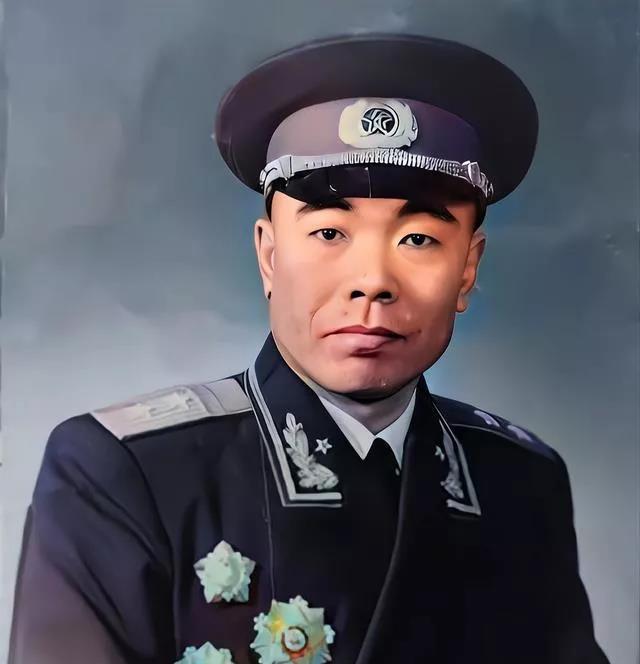 第一次战役，打得不满意，彭老总在会上骂娘，梁兴初要被“斩马谡”，50军打得同样不