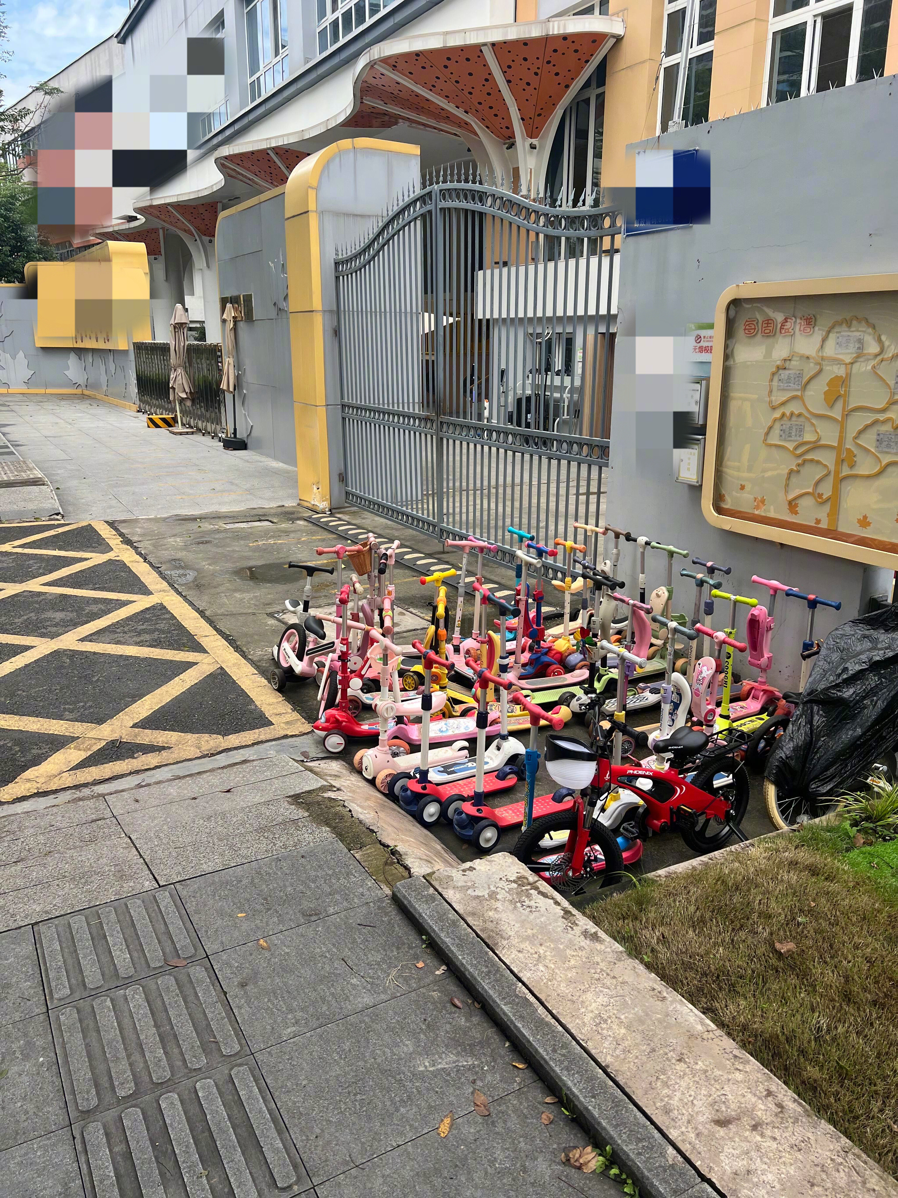 现在幼儿园的小孩都是有车一族​​​