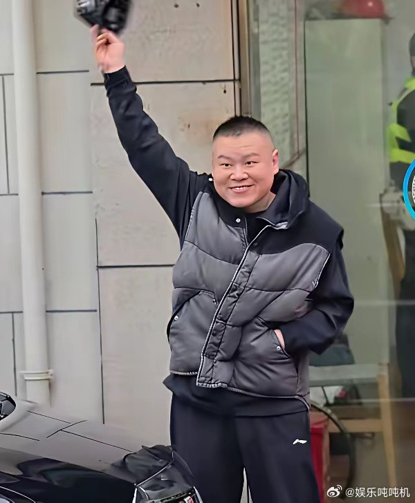 前天（21日）上海德云社开业演出是岳云鹏的晚场，当岳云鹏、孙越相声说的正兴头时，