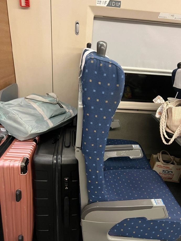 内向的人买到这个座位是真的惨……！！！