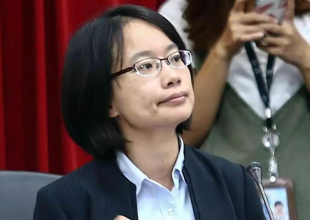 都以为“小蔡英文”吴音宁能稳拿中国台湾地区台肥的高薪董座，结果董事会前突然黄了，