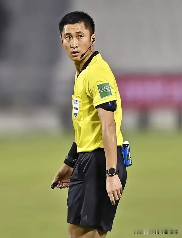 马宁执法缘何总是引发争议？此次亚冠精英赛四分之一决赛中，他的两次判罚遭到沙特球