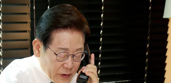 新总统上任首日就盯上朝鲜刚刚上任的韩国新总统，第一天就搞