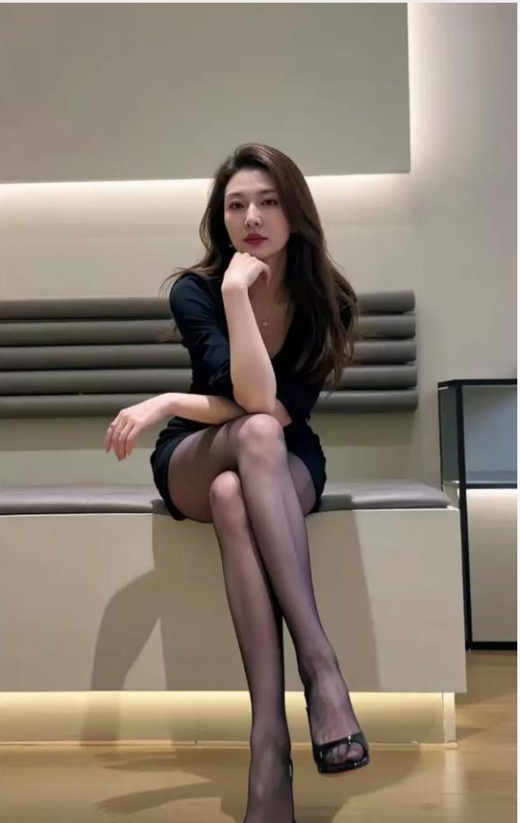 四十岁的时光，不早不晚，恰好是从容优雅的模样。