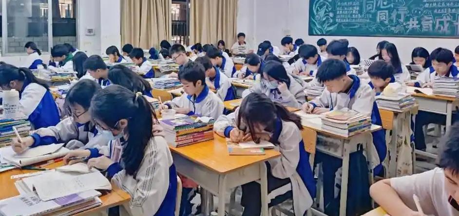 中考成功上岸重高，回头看才敢告诉你的，初中各科都差应该从哪里学起。1、语文差的