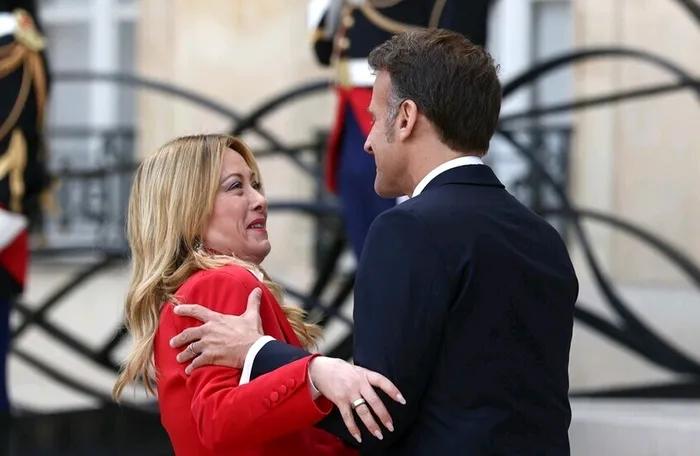 这次梅洛尼和马克龙碰面又“擦”出火花！本来，马克龙和梅洛尼两人也是奇了，只要