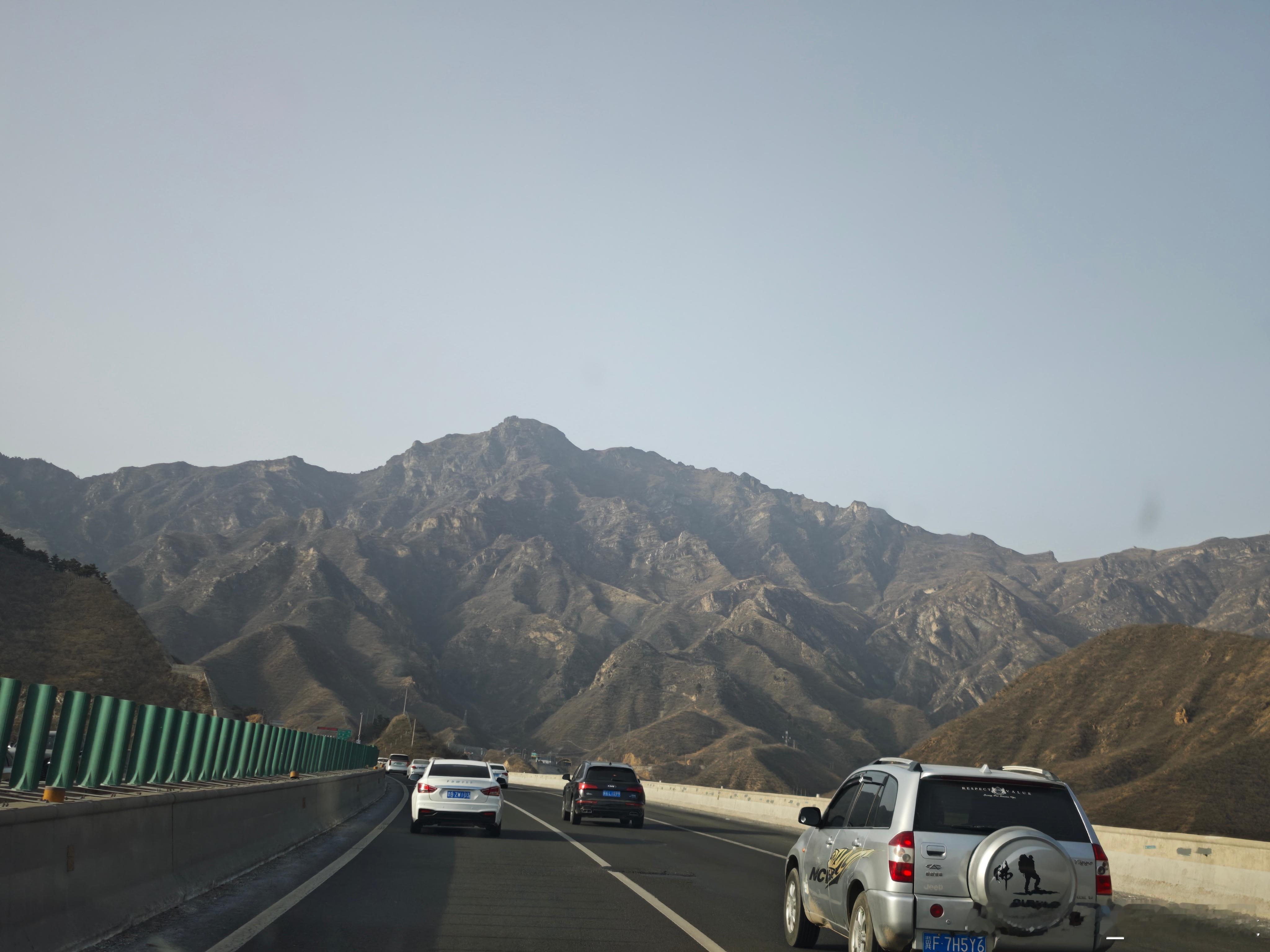 老马在路上计划入手的第二台硬派越野车福特撼路者来的有点晚去年帕杰罗V93卖了以