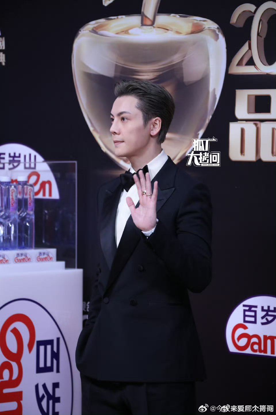 陈伟霆40岁，这个皮肉紧实的状态相当可以了