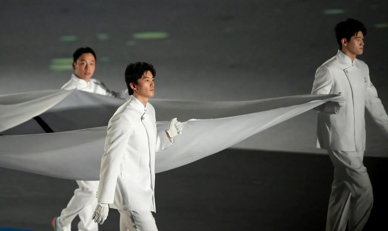 2025成都世运会最热门看点：奥林匹克会旗入场！6位执旗手，走在最前面的是两位