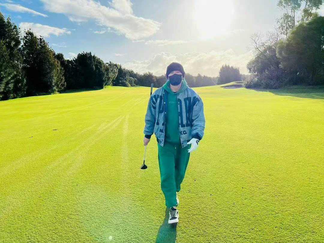 又是打高尔夫的一天！