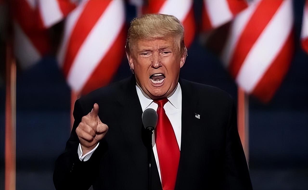 价值连城的光刻机，要变“大铁块”了！荷兰听美国的话，不给我们修机器、不让用软件，