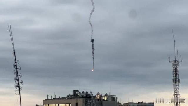 突发，近日俄乌冲突愈演愈烈，俄罗斯这次持续12个小时轰炸乌克兰，动静可太大了。俄