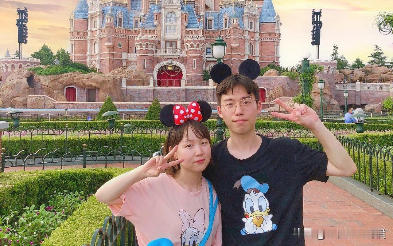 表弟30了，在杭州一家汉堡店里打工，一年攒了6000多块，然后带着相亲对象去上海