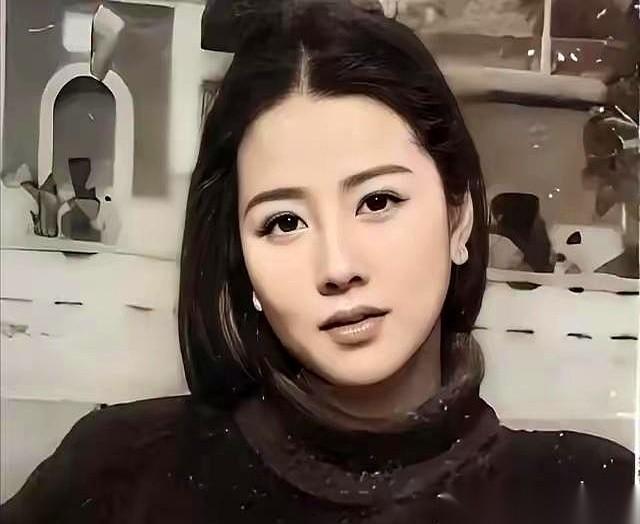 办公室的门“咔”一声锁死的时候，一个17岁的姑娘，面对一个心怀不轨的领导，能怎么