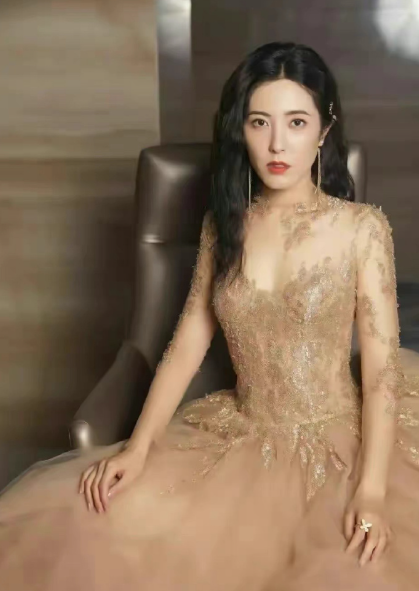 他们班很多美女但班花肯定是曾黎​​​