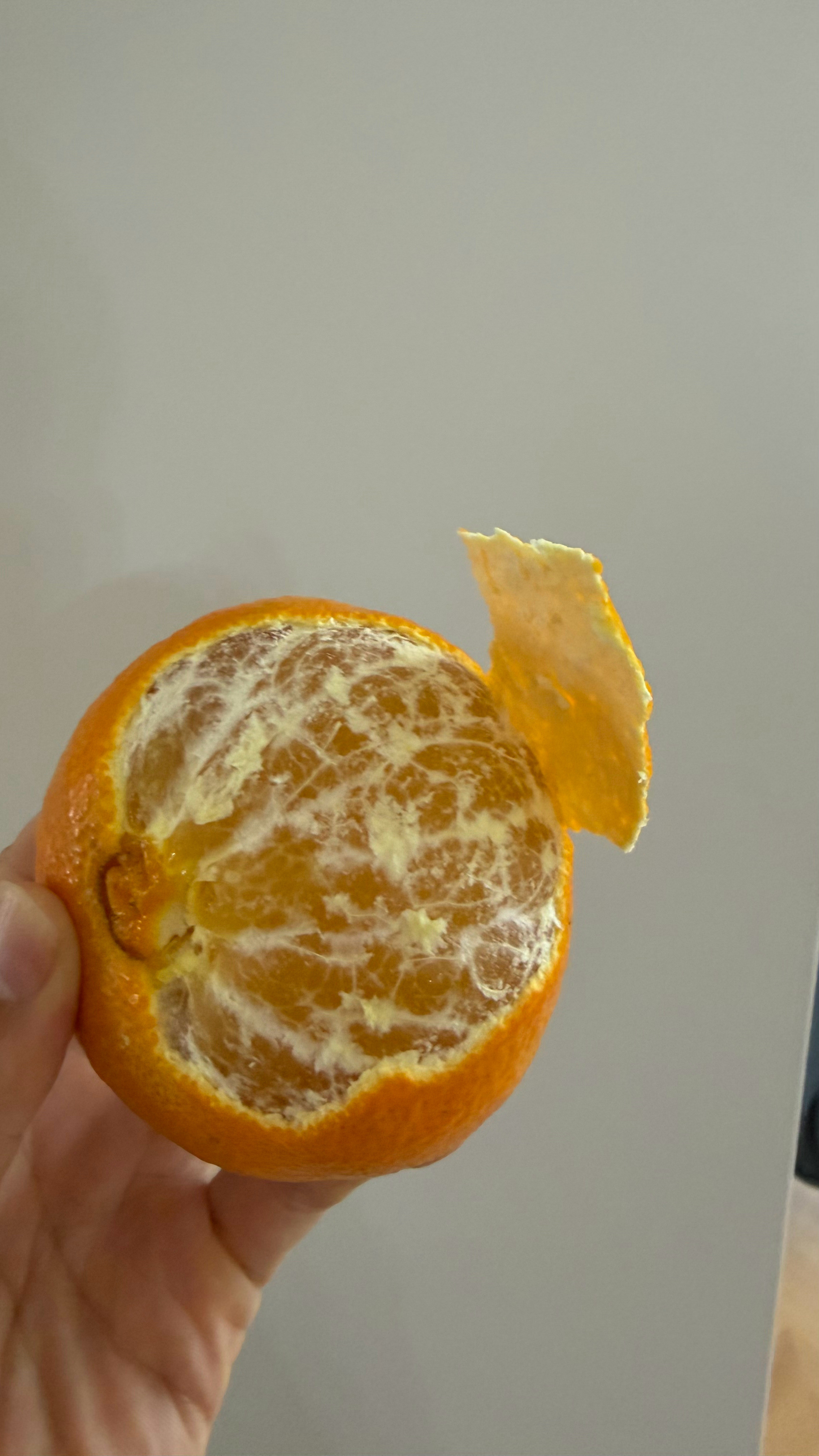 强推强推强推这个橙子！！！我到货后隔了一天才吃，有一丝丝果酸，但是吃起来基本感觉