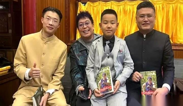 郭有才火了，就凭一首《诺言》，在一个废弃的老火车站。专业歌手听完直摇头，说这唱