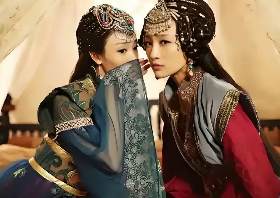 一日，李元昊到儿子府邸，见儿媳妇长得美艳，顿起色心，竟对儿子说：