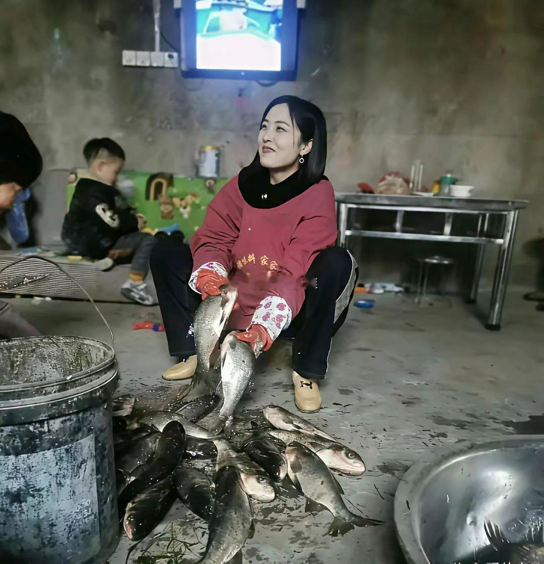 女人只要长得漂亮有气质就算你给她穿上乞丐的衣服，她依旧吸引人