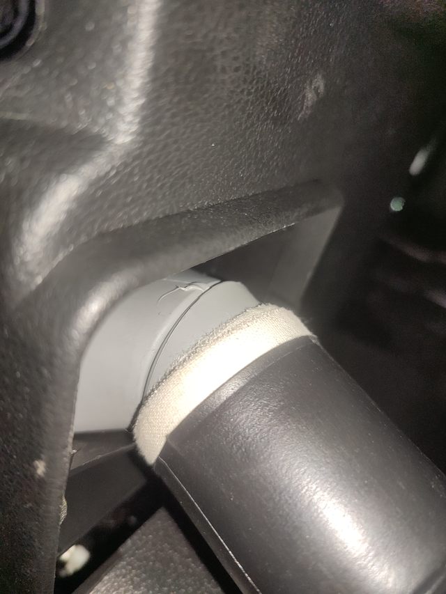 自改后排出风口一个万象不用的吸尘器头，外加网上花五块钱买的暖风管，再加买以前赠